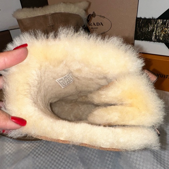 Authentic UGG Double Bow Boots. Shearling & Chestnut Suede Size 10 - Picture 10 of 12